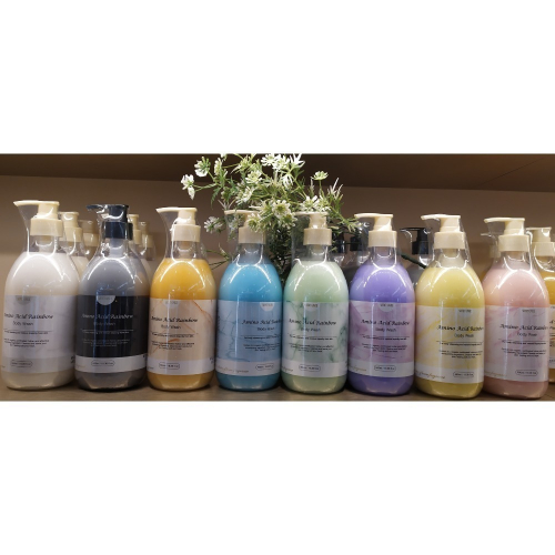 ❣️ 美妍社 ❣️秘密城堡 胺基酸極緻沐浴乳 550ml 水岸晨曦/白色戀人/微光之城/彼岸之韻/寧靜星空
