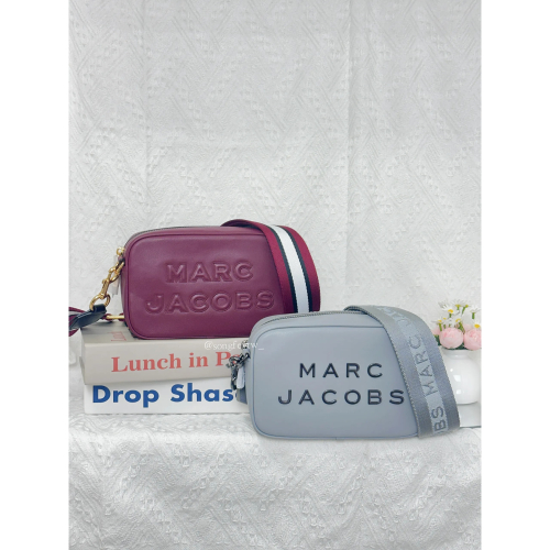 美國代購??台灣現貨 MARC JACOBS 減壓背帶 相機包 斜背包