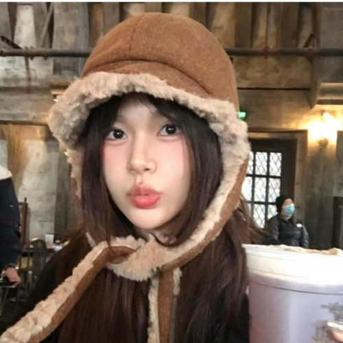 ??????｜安可拉紅雷鋒帽女秋冬季保暖顯臉小綁帶毛絨帽加厚防寒護耳帽子