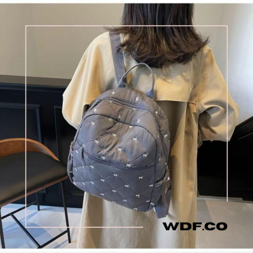 WDF.CO現貨│2024韓國新款蝴蝶結刺繡後背包│黑白灰卡4色│大學雙肩包 │棉服包 │空氣書包│外出包│大容量│